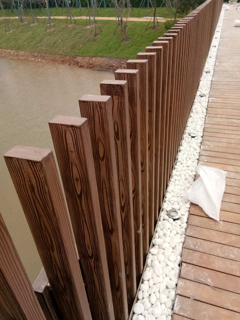 南阳钢管护栏木纹漆施工项目